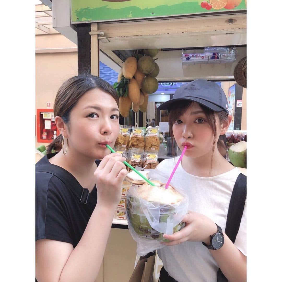 福咲れんのインスタグラム：「タイに行ってきました〜🇹🇭. . 毎日タイ料理とビール飲んで、観光はほどほどに(笑)、朝から全員すっぴんで公園へ朝ごはん食べに行ったり、女子旅満喫( ⍢ )！ . エメラルド寺院は相変わらずキレイだったな〜♪ またみんなで行きたい◎ . 今まで行った国のマグネット集めるのが趣味なんですけど、かわいいのが仲間入り😍 . #thailand #bangkok #タイ #タイ旅行 #バンコク #バンコク旅行 #女子旅 #ココナッツ #エメラルド寺院 #タイ料理 #ルンピニ公園 #ご当地マグネット #singhabeer」
