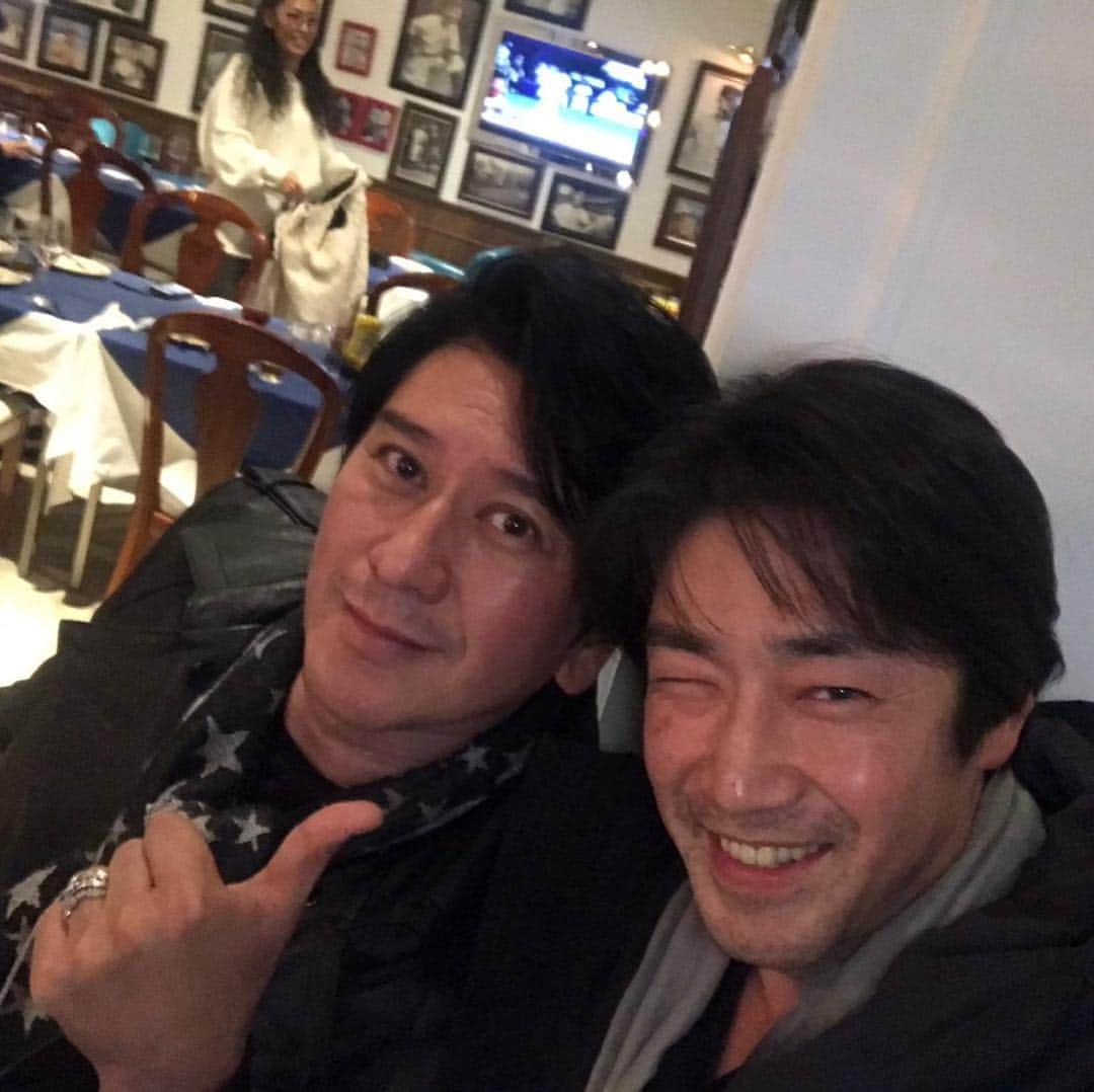 川崎麻世さんのインスタグラム写真 - (川崎麻世Instagram)「俺主催の新年会🍻たまには居酒屋を離れ、お洒落なMLBカフェを貸切で仲間達と盛り上がりました😊」1月16日 12時47分 - mayokawasaki