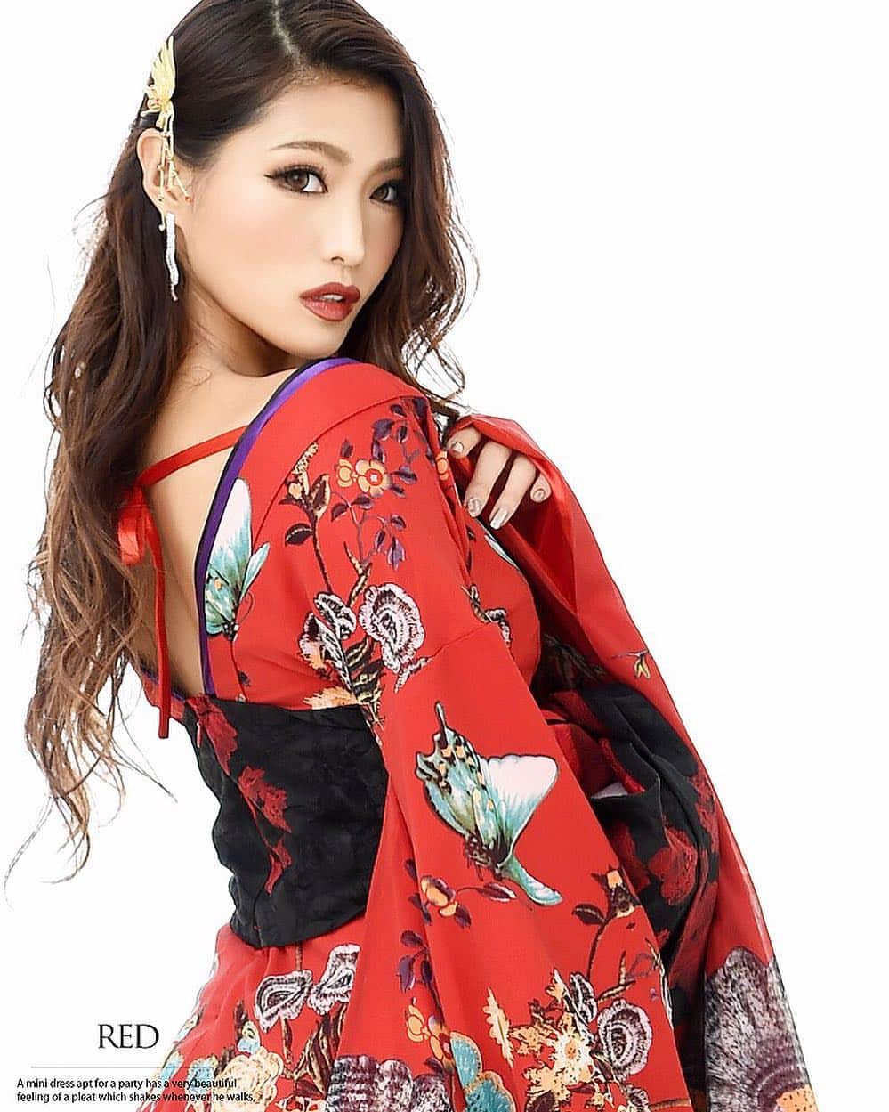 MIKAさんのインスタグラム写真 - (MIKAInstagram)「Lady in Red...♥️ * * * * #cyberjapan #cyberjapandancers #kimonodress #サイバージャパン」1月16日 17時24分 - cjd_mika