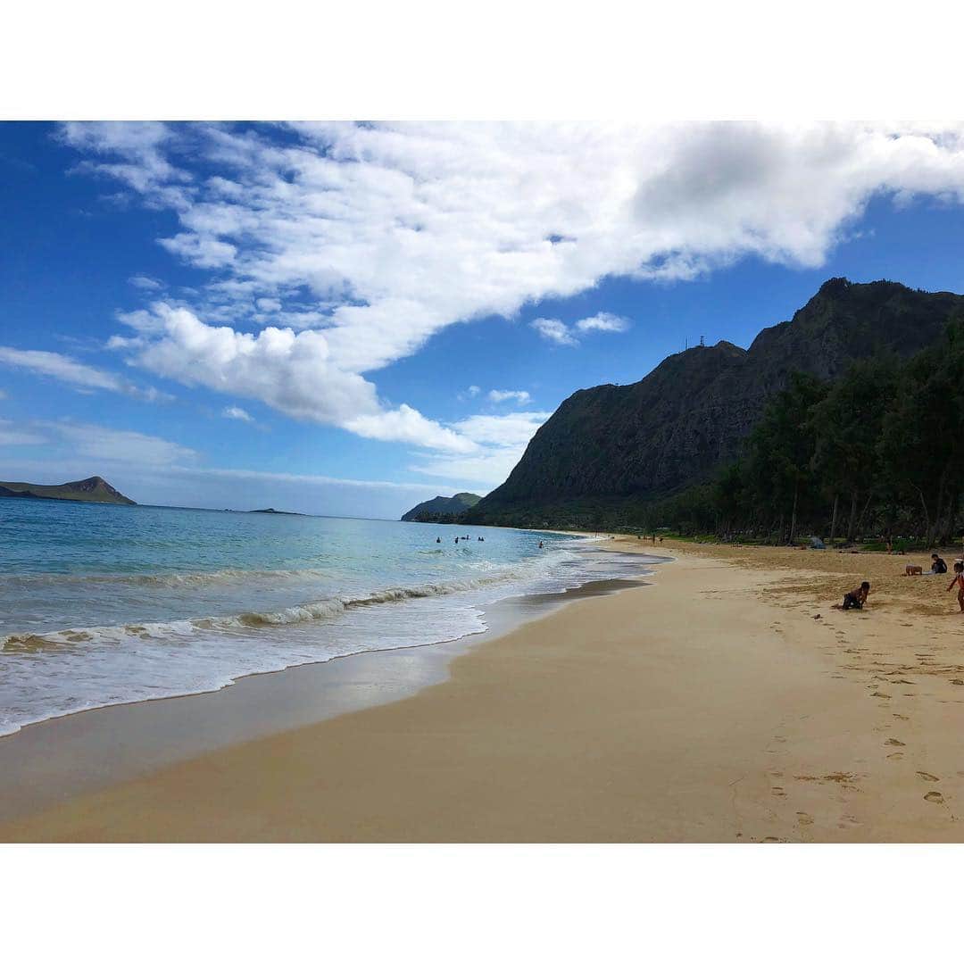 森麻季さんのインスタグラム写真 - (森麻季Instagram)「ワイマナロビーチ🏖  全米ナンバーワンにも選ばれたことがあるビーチ #綺麗で静かでおススメです #ハワイでのウェディングフォトのワンシーンはここでした #また来られて嬉しい  #ご興味ある方は遡ってインスタご覧ください #ワイマナロビーチ #オアフ島#海 #ハワイ #ハワイ旅行 #家族ハワイ #子連れハワイ #子連れ旅行 #生後8ヶ月 #waimanalo #oahu #絶景 #beautyfulscenery」1月16日 17時24分 - maki.mori_m