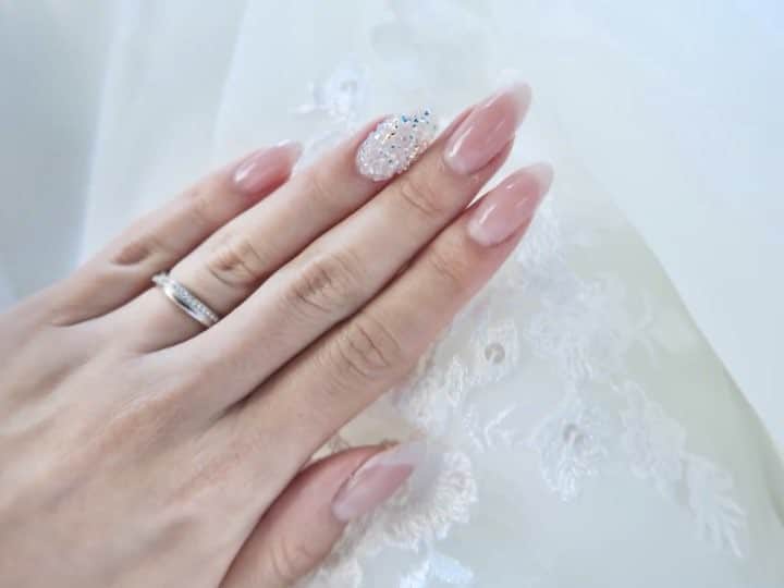 のインスタグラム：「#ブライダルネイル 💅💕 いつも載せてるharuさん( @harunail_by_diva )に考えてもらった結果、 #ピクシーネイル にしてもらいました☺️✨ * @swarovski から出てるパーツみたいで めっちゃキラキラやった💍💕 普段もやりたいぐらいお気に入りでした☺️ * * * 来月国内でも👰するから 同じのにしようか迷うな💅✨ どうしようかな☺️💓 * * #ネイル #ブライダルネイルデザイン #ハードネイル #ピクシー #フレンチネイル #ホワイトネイル #スワロフスキー #スワロ  #2019ネイル #プレ花嫁 #ウエディングネイル  #nail #bridalnail #bridalnails #bridal #weddingnails #wedding #instamakeup #instanail #newnail」