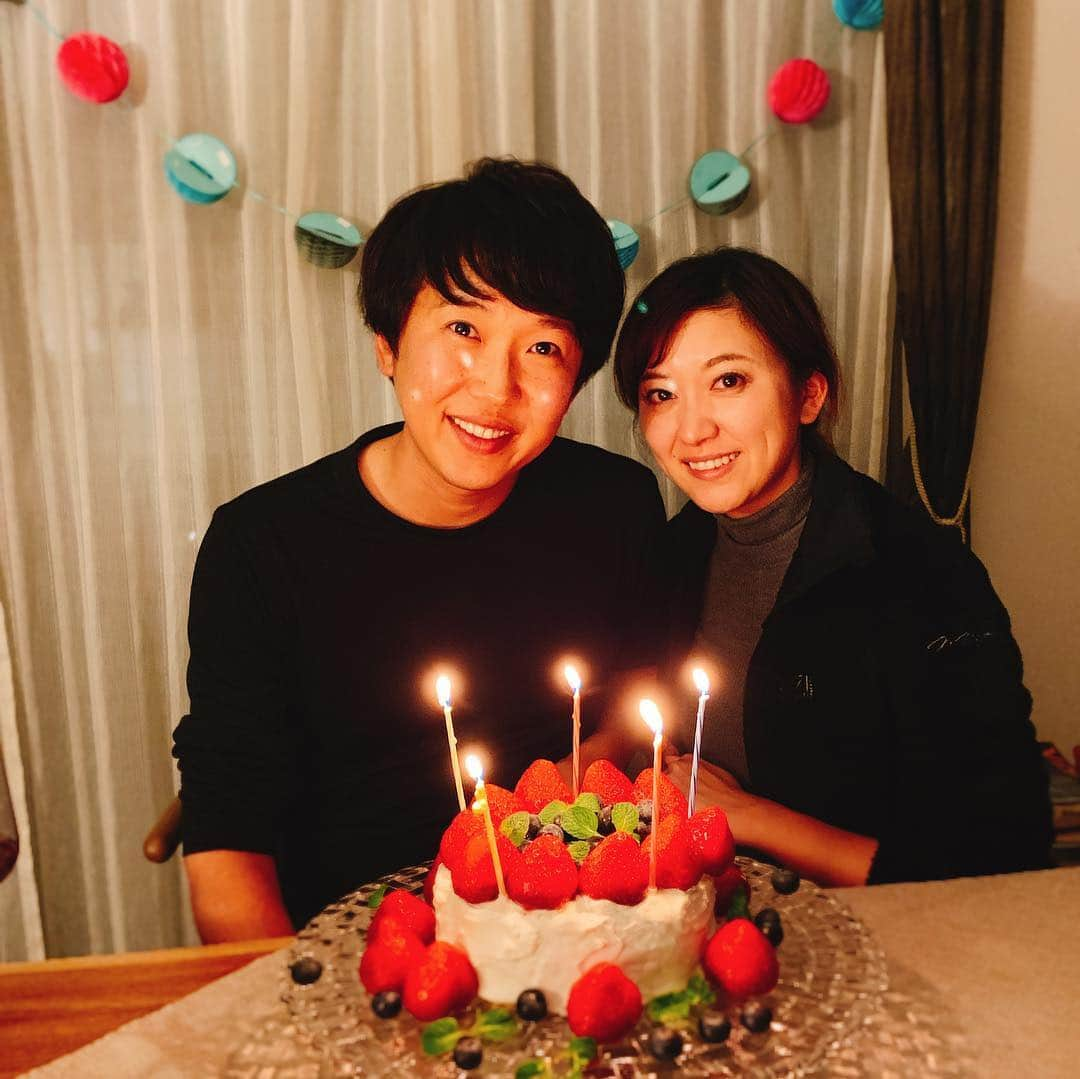 金子貴俊さんのインスタグラム写真 - (金子貴俊Instagram)「1日早いけど、家族に誕生日を祝っていただきました。 ママの手料理に感動。 ケーキは娘がママと初めて作ってくれたケーキ🎂 息子と娘から感動の手紙。 涙腺崩壊😭  #誕生日#バースデー#birthday #感動#涙#手料理#クッキング #cooking#birthdaycake #手紙#サプライズ#surprise  #家族#family」1月16日 21時46分 - takatoshi_kaneko