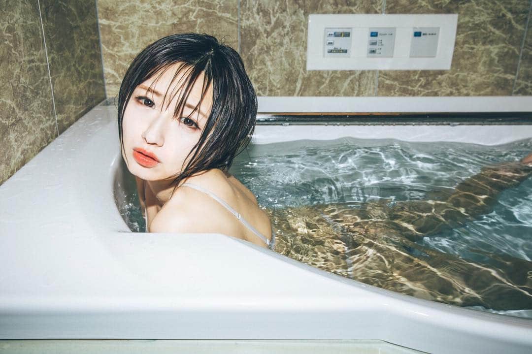 駒井まちさんのインスタグラム写真 - (駒井まちInstagram)「温泉やお風呂が好きすぎて、サウナスパ健康アドバイザーの資格を取ってしまいました。 銭湯と温泉で写真を撮ってもらいたいなぁ〜♨️ . . . . . . #サウナスパ健康アドバイザー  #お風呂#spa #portrait#jp_portrait#photography#jp_portrait部 #ポートレート#ポートレート女子 #ポートレート女の子」1月16日 23時35分 - _komaimachi_
