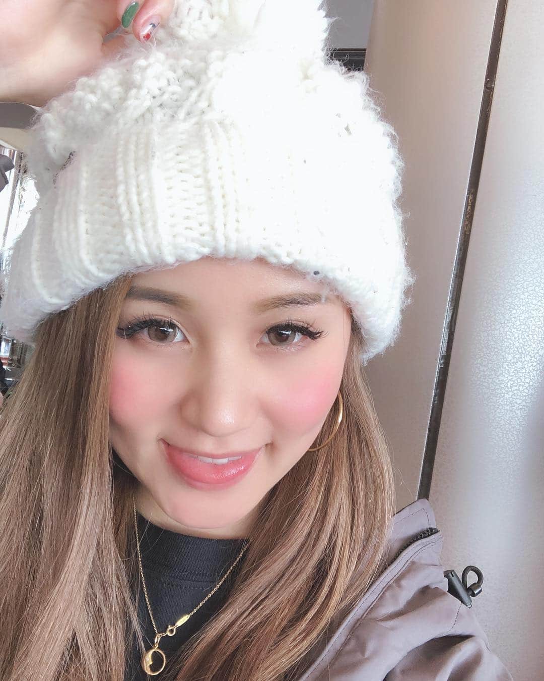 LORYのインスタグラム：「へろん☃️❤️ #looory #winter」