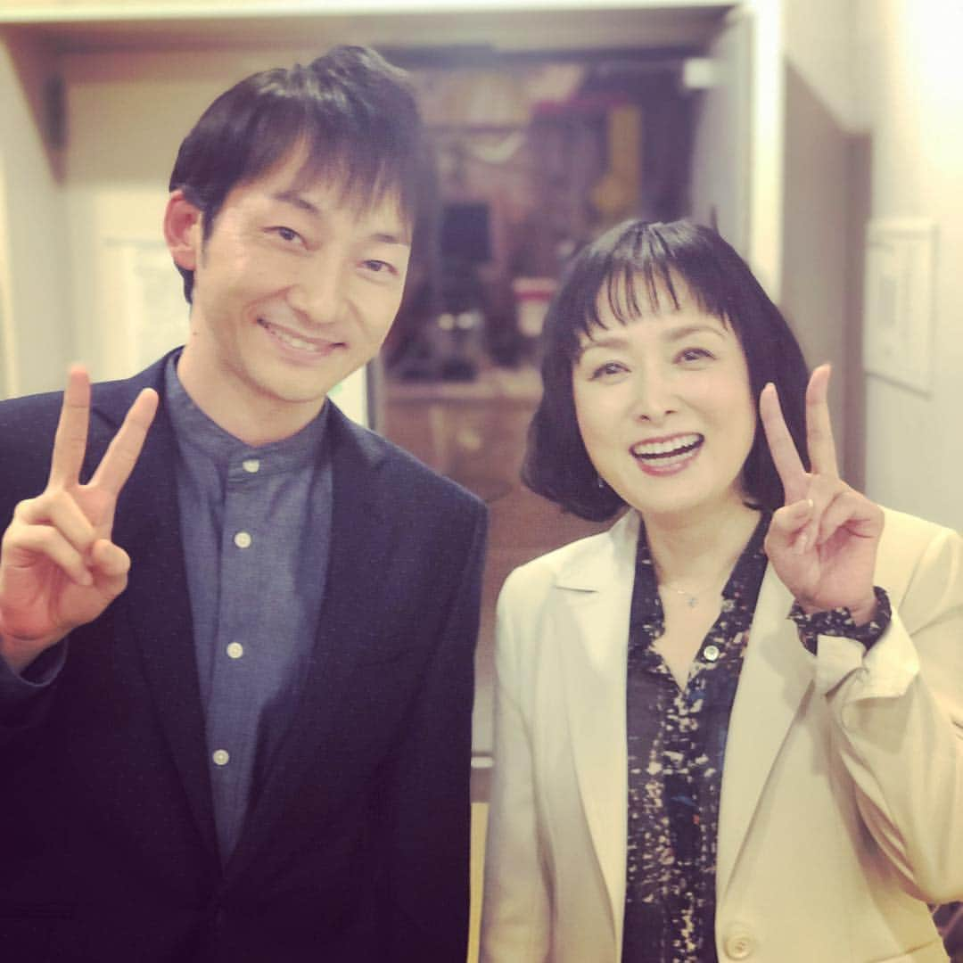 波岡一喜さんのインスタグラム写真 - (波岡一喜Instagram)「結子ちゃんと成海璃子さんとパシャリ^_^ そして国生さんとパシャリ^_^ そして劇中のおもろかっこつけ写真を3枚つけて（笑） 3人がやってるポーズは 今晩22時からの 『スキャンダル専門弁護士  QUEEN』 第2話をご覧くださいまし（笑）  #QUEEN」1月17日 19時04分 - kazuki_namioka