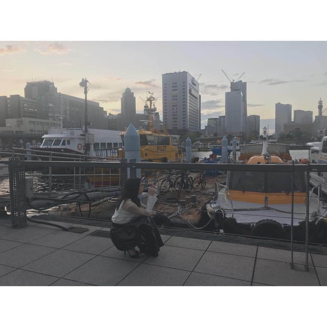 紺野彩夏さんのインスタグラム写真 - (紺野彩夏Instagram)「blt glaph. vol.39に出させていただいてます〜！ 楽しい横浜の撮影とはこれのことでした！ チェックしてね🥰」1月17日 19時23分 - ayaka_konno_official