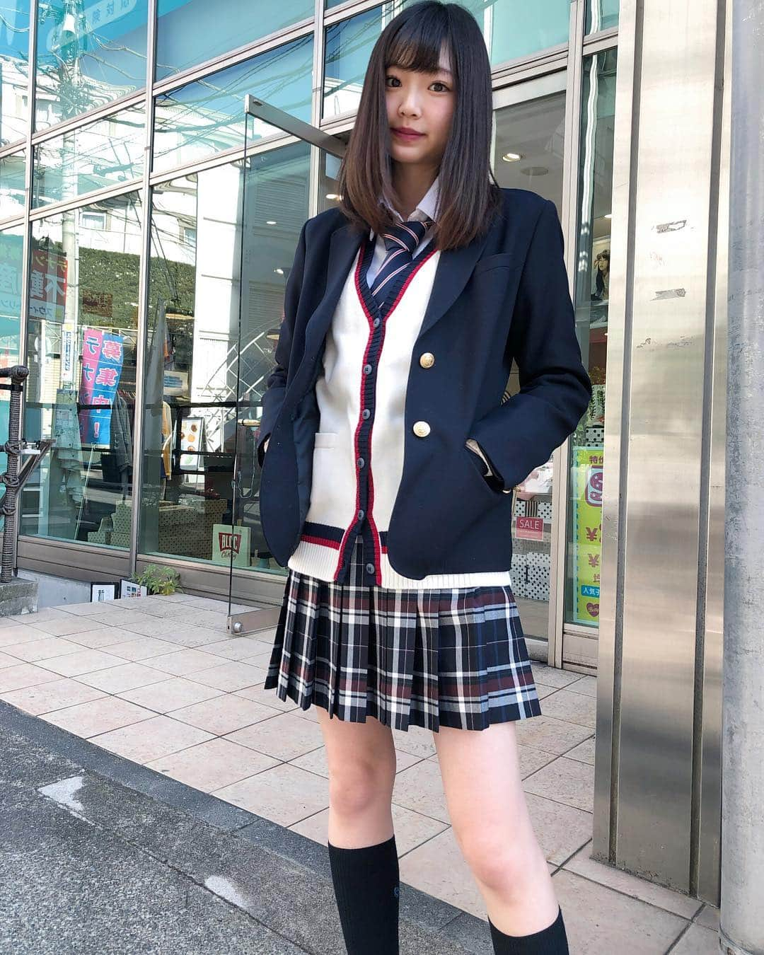 制服専門店CONOMiさんのインスタグラム写真 - (制服専門店CONOMiInstagram)「新作のスカートに﻿ ネイビーのブレザー♥️﻿﻿﻿ ﻿ そしてラインカーディガン💕﻿ ﻿ネクタイでカッコよく🐥👔♪ ﻿﻿ モデル(@yabusaya0928 )﻿ 身長→170cm﻿﻿﻿ ⭐️着用サイズ﻿﻿﻿ ブレザー→L﻿﻿﻿ 長袖シャツ→L﻿﻿﻿ カーディガン→M﻿ ﻿﻿ ﻿﻿ ﻿﻿ ブレザー→¥22000﻿﻿﻿ 長袖シャツ→¥3800﻿﻿﻿ リボン→¥1800﻿﻿﻿ スカート¥9800﻿﻿﻿ ハイソックス→¥1000﻿﻿﻿ ローファー→¥9800﻿﻿﻿ カーディガン→6200﻿ ⚠️全て税抜きの金額です✨✨﻿﻿﻿ ﻿﻿ ﻿﻿ #制服#お洒落#写真#photo#カメラ#fashion#code#スカート#skirt#ローファー#可愛い#asiangirls#高校生#jk#jc#中学生#学校#セーラー服#highschool#school#靴下#被写体#ブレザー#shopping#교복#아이돌#모델#sailorsuit#撮影#ポートレート」1月17日 13時06分 - conomi_official