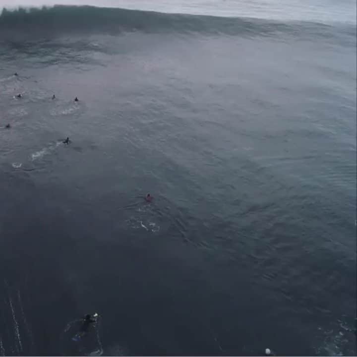 Jules Jordanのインスタグラム：「My drone got taken out by another drone at pipeline, of course another drone was there to film it 🙄, always a zoo flying there, glad nobody got hurt.  #dronewars」