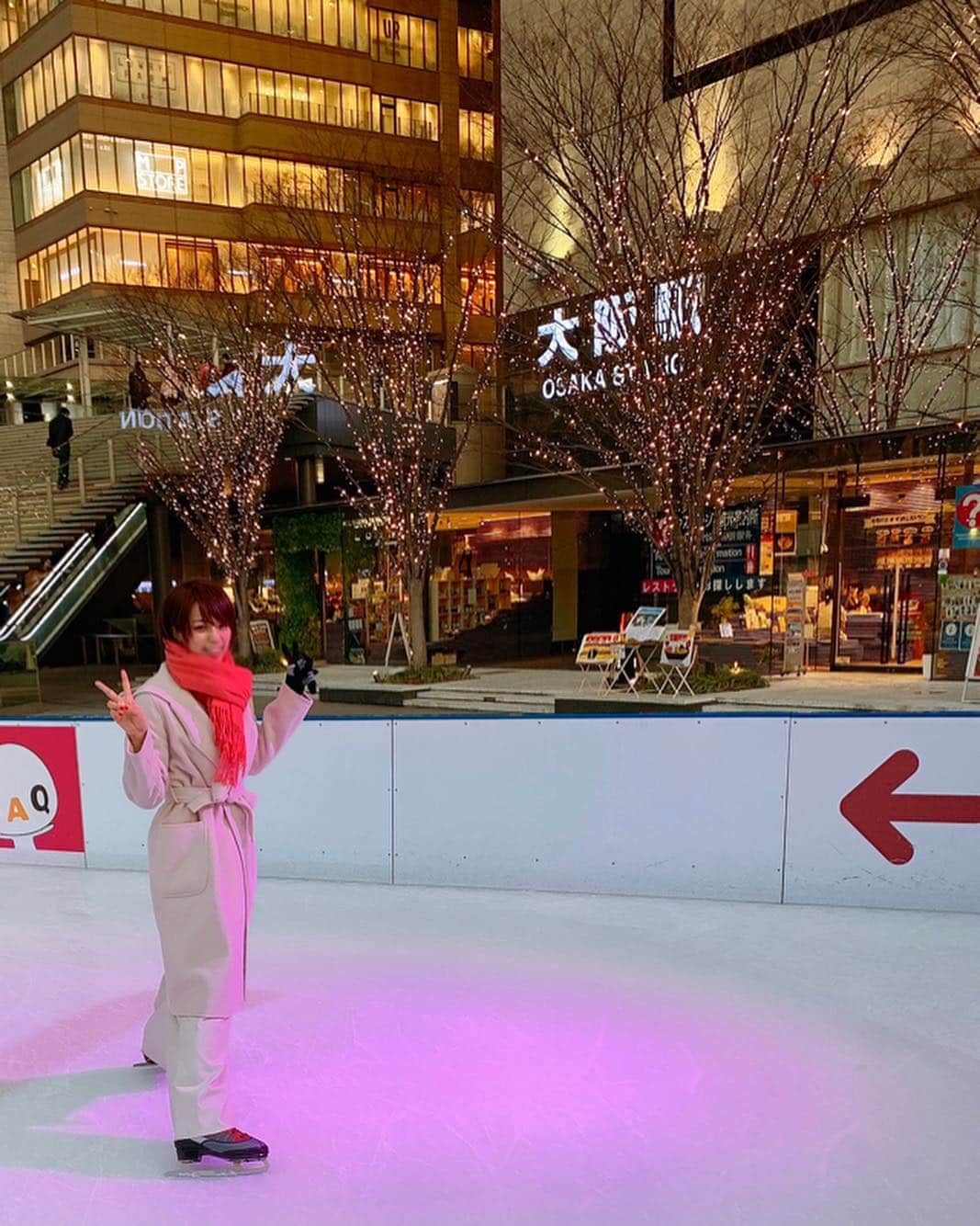 小瀬田麻由のインスタグラム：「日帰りで大阪に帰省してきました😊✨ その間に少しだけ駅前のスケートリンクで遊んできたよー！😍❤️❤️ ＃グランフロント #スケート」