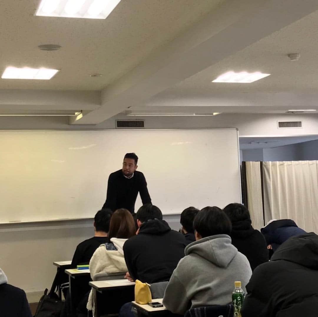 山下訓広のインスタグラム：「東京工学院専門学校のスポーツビジネス科で講演させていただきました！！ 初めての経験でとても緊張しましたが、素晴らしい経験をさせていただいた😆 あざます！！ 色々みんなに伝わったらいいなー😊」