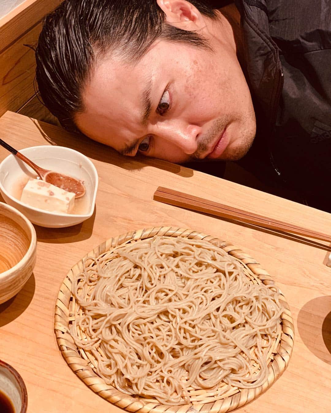 安田顕さんのインスタグラム写真 - (安田顕Instagram)「大森にて。蕎麦。 お見事でした！ #睨み飯」1月17日 14時46分 - yasu_da_ken