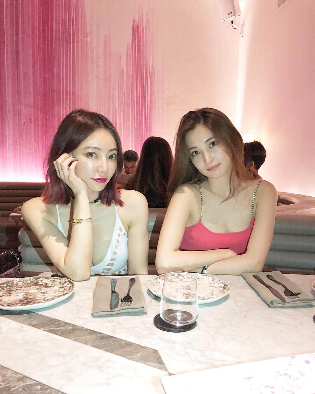 大石絵理のインスタグラム：「Sisters 🍭🍒🦄👙」