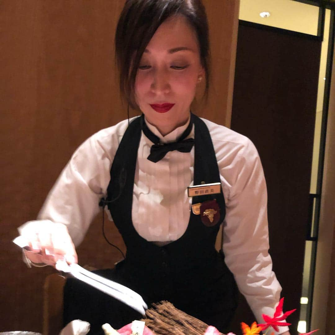 あべこうじさんのインスタグラム写真 - (あべこうじInstagram)「ㅤㅤㅤㅤㅤㅤㅤㅤㅤㅤㅤㅤㅤ 銀座は焼肉ソムリエのいる店での焼肉。 格別‼️ ㅤㅤㅤㅤㅤㅤㅤㅤㅤㅤㅤㅤㅤ #あべこうじ #焼肉ソムリエ #ハッピィ #ちゃん愛 #銀座 #エクセレント #美魔女 #野田直美」1月17日 15時16分 - abe_happy