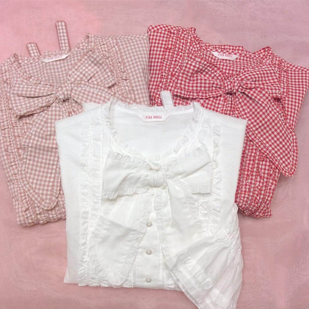 PINKHOUSE CHELSEAさんのインスタグラム写真 - (PINKHOUSE CHELSEAInstagram)「〻🎀〻 リボンブローチ付きギンガムブラウス🎀 col:Redcheck.Blackcheck.Pinkcheck.Mintcheck.White.Black size:F price:¥22,000+tax PINKHOUSEの商品です🌷 . . . #pinkhousechelsea  #pinkhouse #ピンクハウス #ピンクハウスチェルシー #ブラウス #ギンガムチェック #チェック  #リボン #新作 #小物 #プレゼント #newarrivals #kawaii #ribbon #fashion #girly #outfit #casual」1月17日 16時44分 - pinkhouse_chelsea