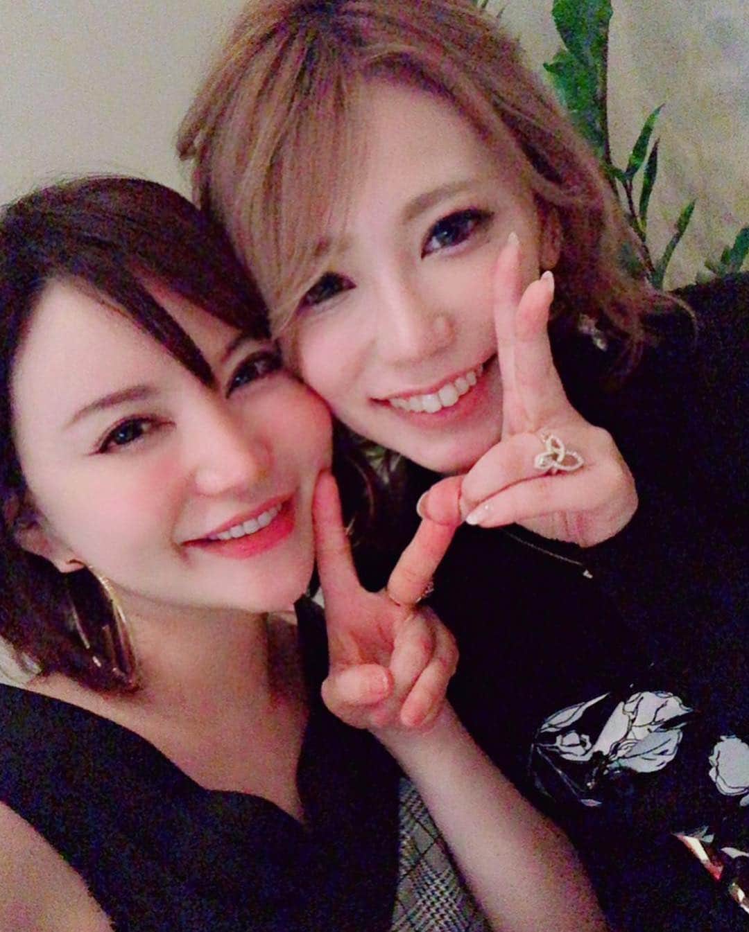 里美ゆりあのインスタグラム：「今夜も宜しくです❤️ #舞人#キャバクラ#club#六本木#roppongi#ケバブ#kebab#りおな#カノン」
