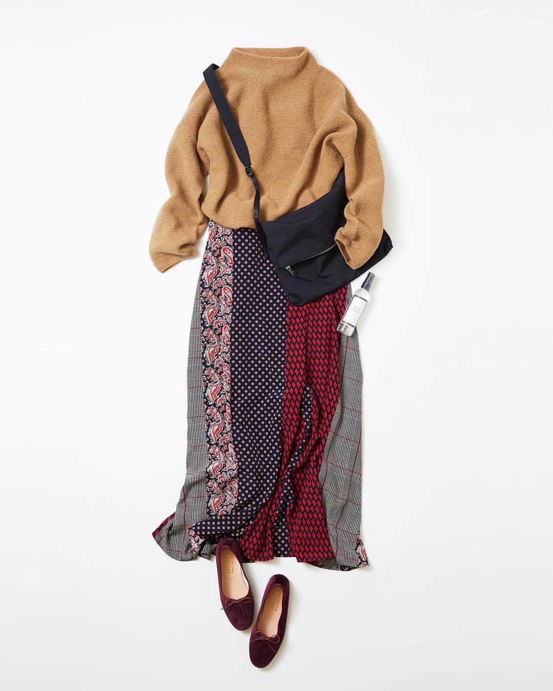 ルミネ公式のインスタグラム：「主張あるスカートでモチベーションアップ #ニット ¥15,000+TAX #サコッシュ ¥10,000+TAX #スカート ¥17,000+TAX #シューズ ¥24,000+TAX #スプレー ¥1,800+TAX ・ [ #LUMINEMAGAZINE ] #lumine #ルミネ #ルミネ大宮 #ユナイテッドアローズ #ルージュヴィフラクレ #ootd #outfit #fashion #coordinate #コーディネート #ファッション #デイリーコーデ #コーデ #フォロー #入江未悠 http://magazine.lumine.ne.jp/?p=80219 ※商品の価格や取り扱い状況は撮影時点のもので、変更になることがあります。」