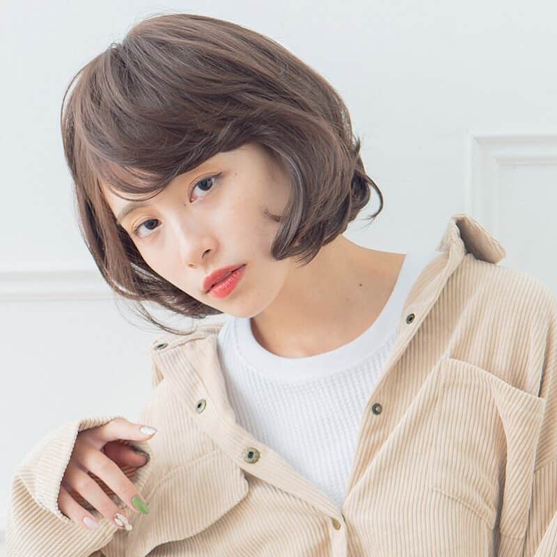 lineastoria_rakutenのインスタグラム：「* * New Arrival * わたがしのような“ふわふわカール”💖 エアリー感たっぷりで、やわらかい印象に見せてくれるヘアスタイルです👀💭🎶 * 🛍item #コットンカールボブ 🙎‍♀️model #piyo ちゃん ( #もえぴよ ちゃん ) @_piyogram_ * #リネアストリア #リネアウィッグ #リネア #ウィッグ #フルウィッグ #カツラ #ヘアスタイル #新作 #ボブ #ニュアンスカール #ショートボブ #ショート #イメチェン #マシュマロヘア #ふんわりカール #ふわふわ #ゆるふわ #こなれヘア #lineastoria #lineawig #wig #newarrivals」