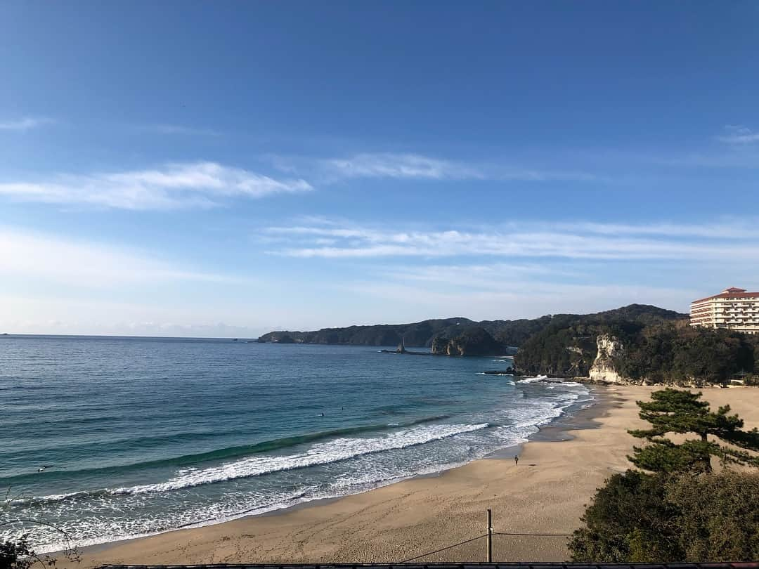 坂元美香さんのインスタグラム写真 - (坂元美香Instagram)「. scenery too wonderful to see. sunset @yamatokan . #sunsetphotobyMikaSakamoto #wonderfullocation #sunset #夕日 #夕陽 #サンセット #下田大和館 #伊豆 #下田 #伊豆下田 #絶景 #多々戸浜 #坂元伊豆下田の旅 #坂元旅ログ」1月17日 18時51分 - mika_saka