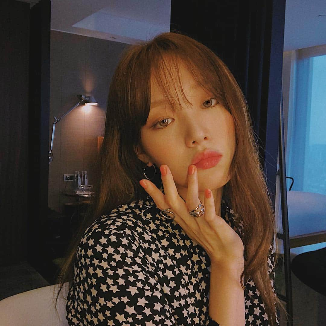 イ・ソンギョンさんのインスタグラム写真 - (イ・ソンギョンInstagram)「💋💋💋」1月17日 18時51分 - heybiblee