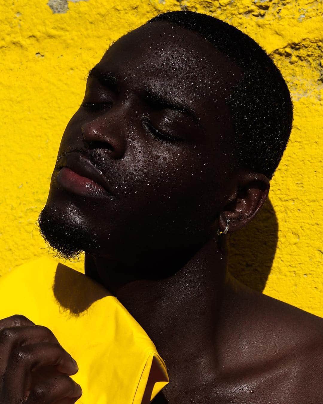 Instagramさんのインスタグラム写真 - (InstagramInstagram)「Photo by @yannisdavy For 23-year-old photographer Yannis Davy Guibinga (@yannisdavy), the colors green, yellow and blue take him back to where he grew up: Libreville, Gabon. Through his lens, the colors of Africa and its diaspora shine. “The affinity for strong colors is tied to my desire to re-create the colors I remember seeing growing up in Gabon,” says Yannis, who was born in France, then grew up in Gabon before moving to Montréal, Canada, where he resides now. “I am greatly inspired by the diversity of African cultures and identities, both on the continent and its diaspora.” See more of his vibrant portraits, today on our story.」1月18日 4時19分 - instagram