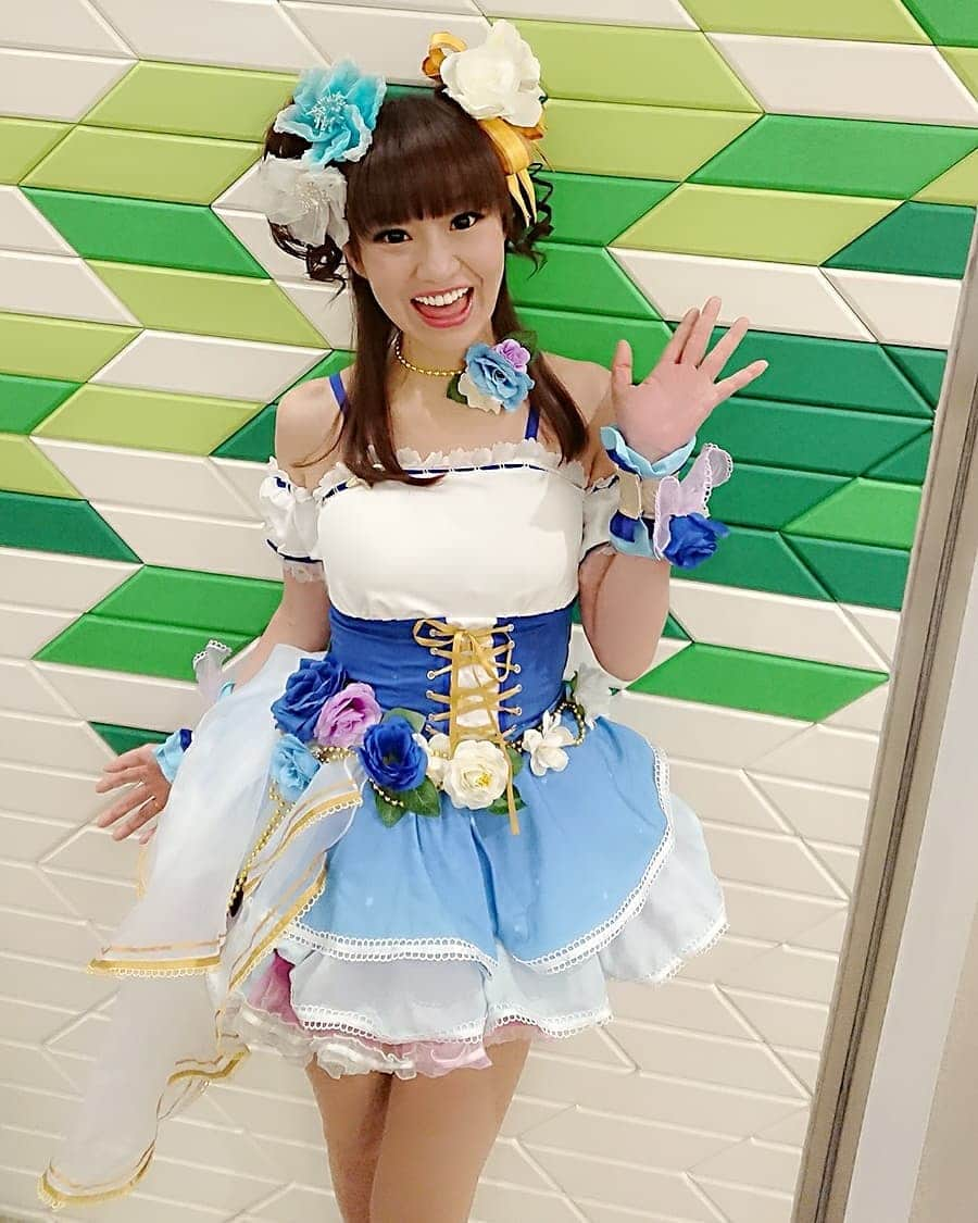 さゆりさんのインスタグラム写真 - (さゆりInstagram)「おはぼよです🌼🤗🌼今日は心新たにする祈りの日です‼️24年前 17日からの家族を全員なくしたと思った3日間は 私の人生最大の地獄でした😣祈りのかいなく地獄が続かれた方々も沢山いらっしゃいます‼️だからこそ❗大事に思う人達が生きててくれる幸せを感謝したいです‼️ #生きててくれて有難う 😌 #親孝行出来るチャンスをもう一度くれて有難う 😌 #あの日 #さゆり を初めての海外に連れ出してくれてて #かつみさん #ありがとう😊  #ミースケ😸一緒にいてあげれなくてごめんね😭 #人と普通にバイバイする時でも✨ #必ず笑顔で お別れします😌 #心の奥に必ずあるのです #人っていつお別れになるかわからない❗ #それが #トラウマであり #教訓です ✨ #かつみさゆり  #かつみ❤️さゆり #阪神淡路大震災 #吉本坂46 #ラブライブ  #はぐっとプリキュア」1月17日 20時59分 - katsumisayuri_sayuri