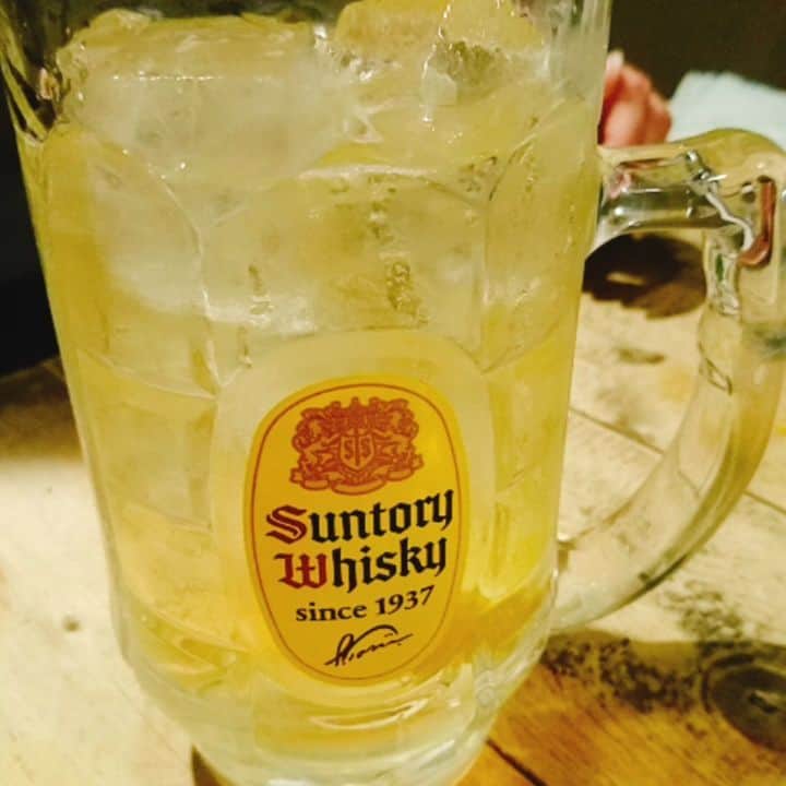 国友愛佳のインスタグラム：「今日はお仕事だったんだけど、まさかの荷物忘れて、携帯とか入れてるバッグしか持ってなかった……だからスマホのお財布携帯だけで過ごしました……(笑)  お仕事、告知出来るようになったらすぐ言いますね✨ お仕事終わりのメガハイボール🍺」