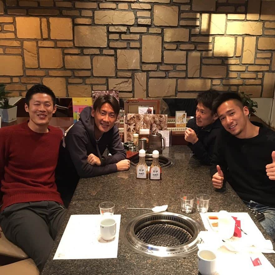 黒木晃平のインスタグラム：「Kリーグへ移籍するビョンジュンと熊本ラストランチ #いってらっしゃい #熊本のエース #ロアッソ熊本 #安柄俊 #アウェイ戦でのホテルでは #安柄俊(あんびょんじゅん) #ではなく #安柄 俊(やすがら しゅん) #で部屋に通されがち #笑うとヨダレ垂らしがち #あんびょんじゅんあるある」