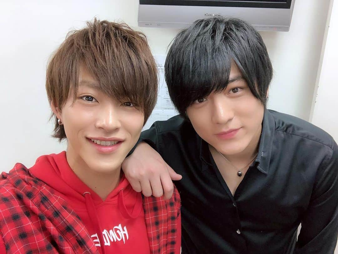 山口託矢さんのインスタグラム写真 - (山口託矢Instagram)「全員集合〜🥳🎉 「MAG!C☆PRINCE」「九星隊」「Hi☆Five」 最高に笑った一日でした✨ . . #マジプリ さん #マジチャレ #健吾くんは体調不良でお休みでした😢 #早く治りますように  #九星隊 #ナイスタ #九州  #ハイファイブ #後輩ちゃん #若いなー  #メンバーカラーごとになってます」1月17日 21時18分 - taku_ya_maguchi