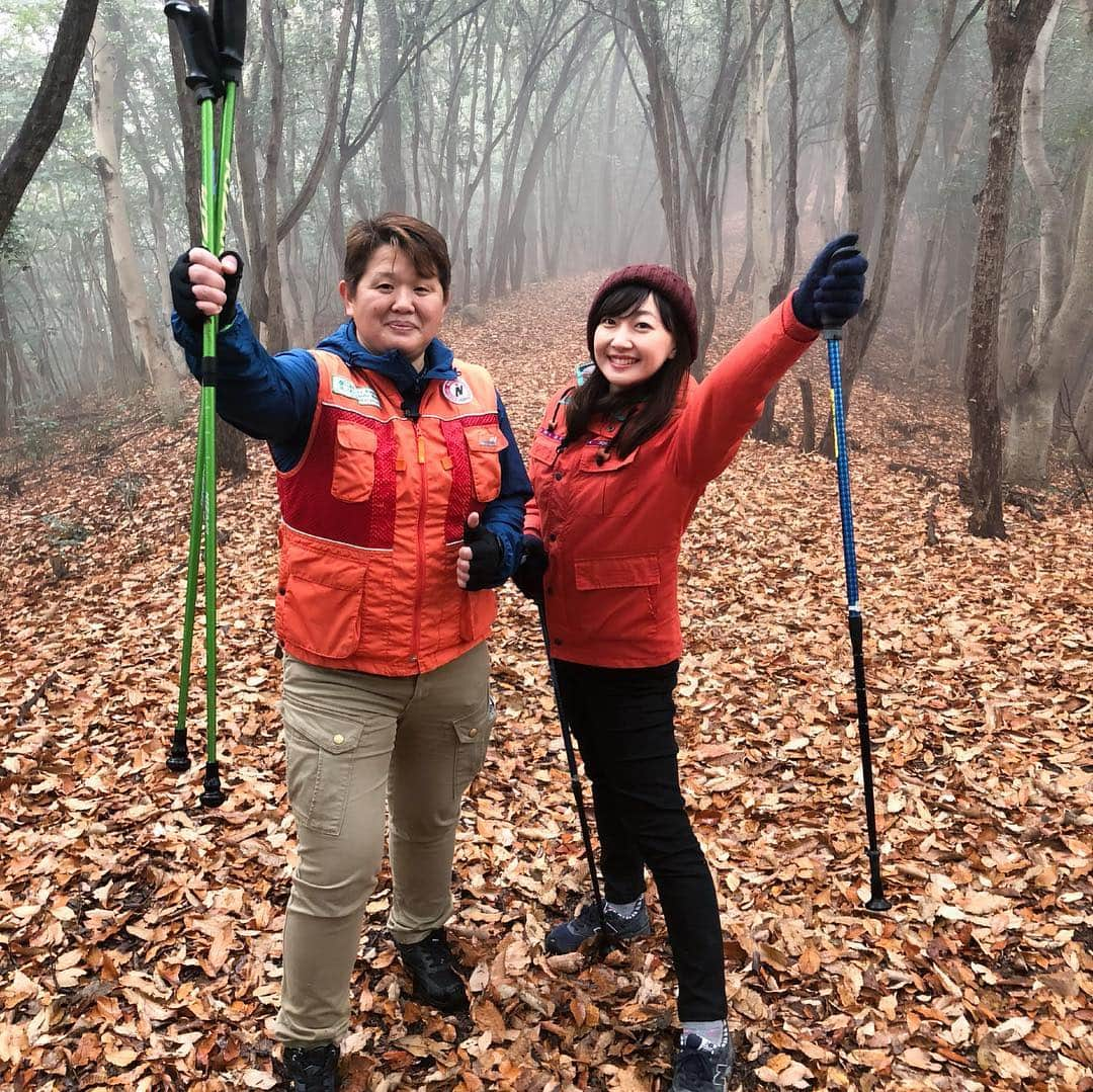 佐竹明咲美さんのインスタグラム写真 - (佐竹明咲美Instagram)「. 今回の『みらいリンリン☆岡山』は 寒い季節でも気軽に自然に親しむことができる 岡山市中区沢田の 操山公園里山センターをご紹介します！ 2本のポールを使って歩行する ノルディックウォークを体験しましたよ♪ 岡山市中心部の近くにこんな大自然があったなんて！ たくさん深呼吸してしまいました( ´ ▽ ` ). . 『みらいリンリン☆岡山』 １月１８日(金)夜9時48分〜  ど、どんぐり発見、、、. .  #みらいリンリン岡山 #岡山市 #操山公園里山センター #ノルディックウォーク #山ガール #どんぐり #捻挫の原因どんぐり #どんぐり見ると思い出す笑」1月17日 21時18分 - asami_satake