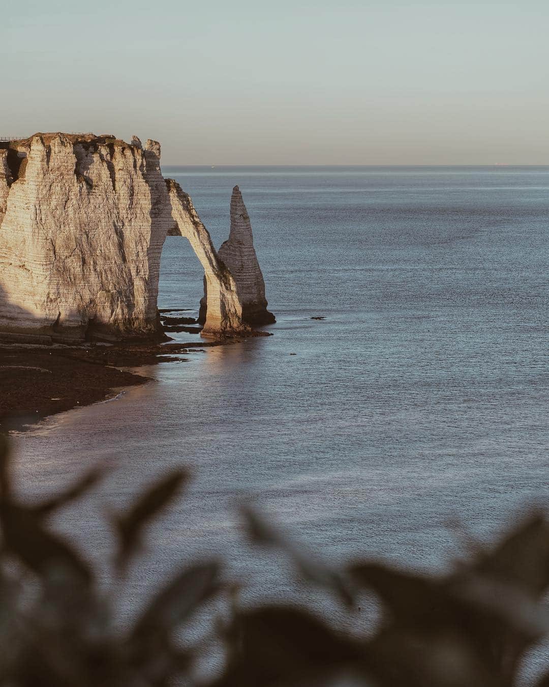 adamのインスタグラム：「the first rays of the day hitting the falaises d’etretat, was a beautiful morning. taken with @olympusuk e-m10 mark III.  #neverstopthejourney #omdrevolution #olympus #omd」