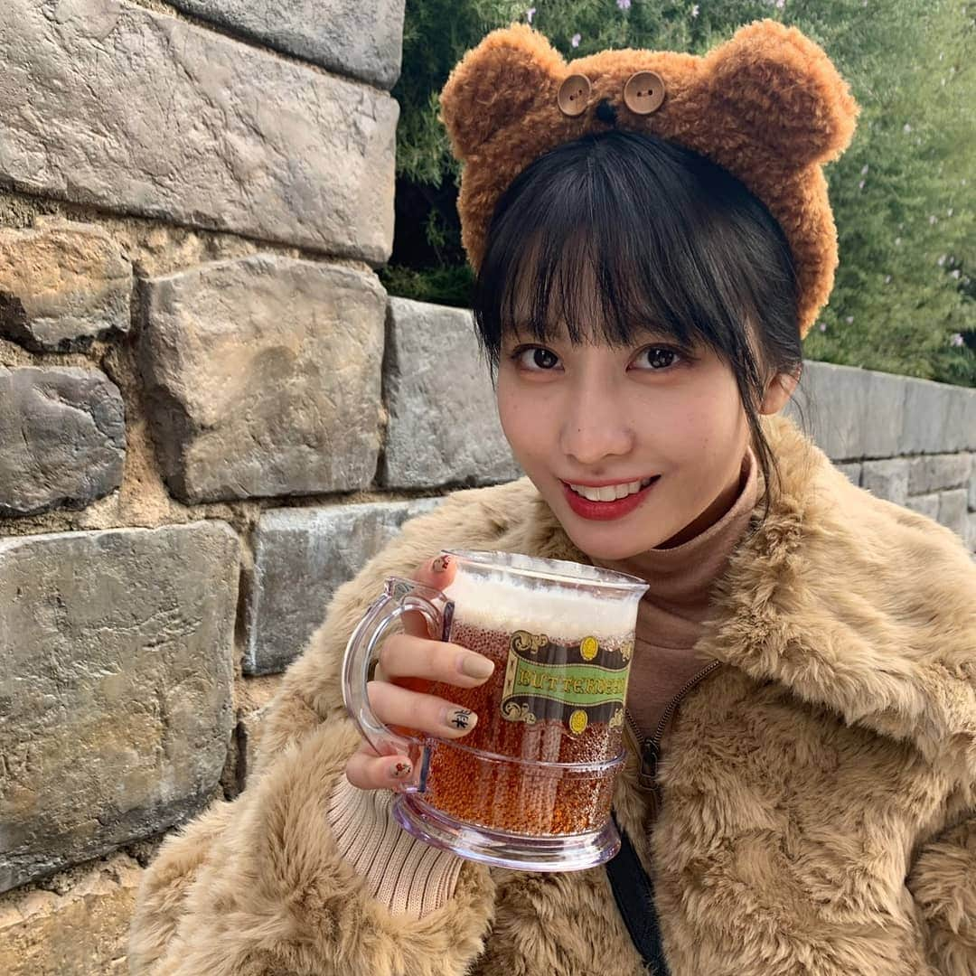 TWICEさんのインスタグラム写真 - (TWICEInstagram)「눈크기가 2배가 된 스티커사진...👽💫 🍑🐷🍗🍺💜」1月18日 2時02分 - twicetagram