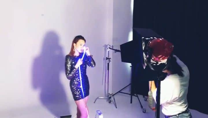 Nicole Chenのインスタグラム：「Lights , camera , actions.... where will this take you to? New portfolio for 2019 . Follow my Profilw for more updates #photos #photography #photoshoot #portfolio  Studio : @unicovision0904  Styling Clothes : @ms.xty_」