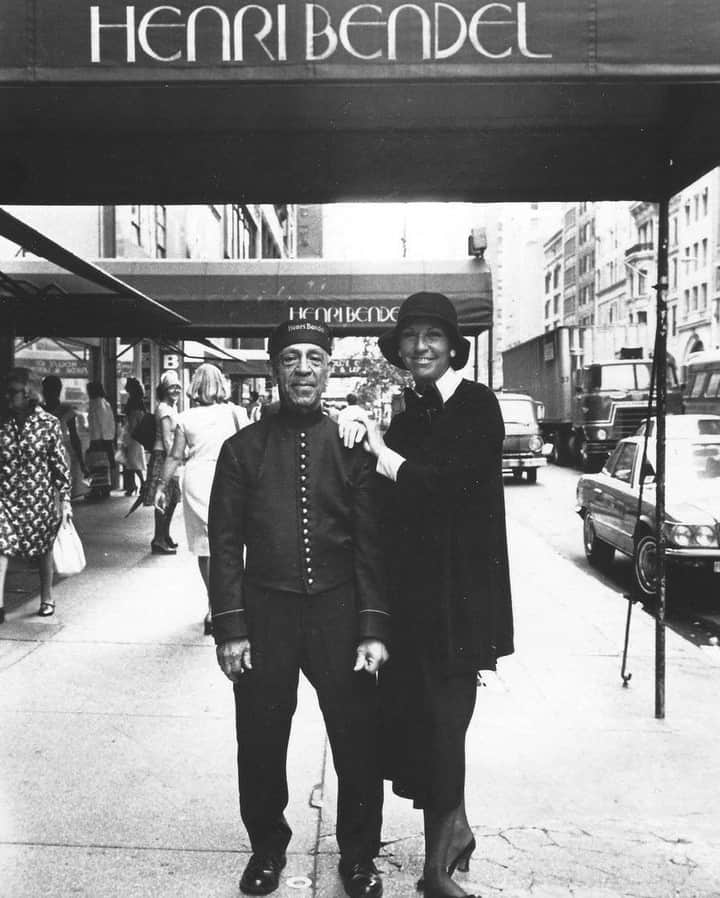 ヘンリベンデルのインスタグラム：「Meet James Jarrett Jr., better known to #henribendel customers as "Buster." 🤗 Pictured here with former President Geraldine Stutz, Buster was the loyal doorman at our iconic #Manhattan location for more than 70 years. Starting when he was just 14, Buster greeted customers, hailed taxis, and helped with #hatboxes for the next seven decades. When he left in January 1980, the store decided he could not be replaced.」