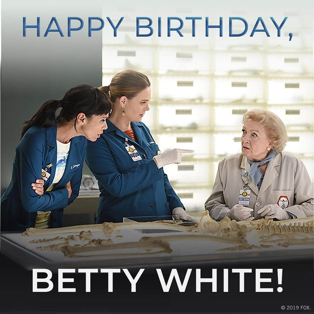 Bonesのインスタグラム：「Wishing a very happy 97th to the forensic anthropologist that always knows how to crack us up! #BettyWhite」