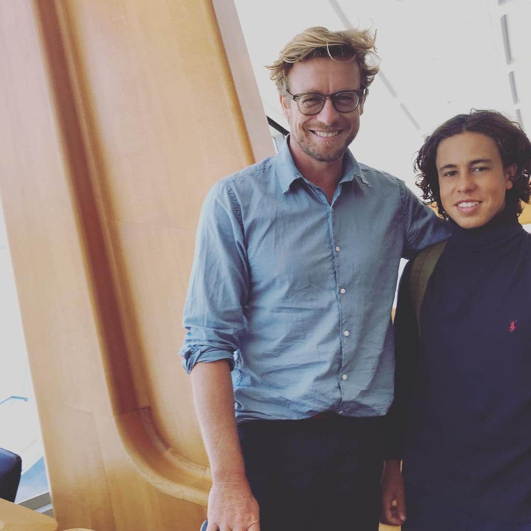 サイモン・ベイカーのインスタグラム：「Off to LA with my boy @_rekab_ Thank you  #Qantas yeeeeew!」