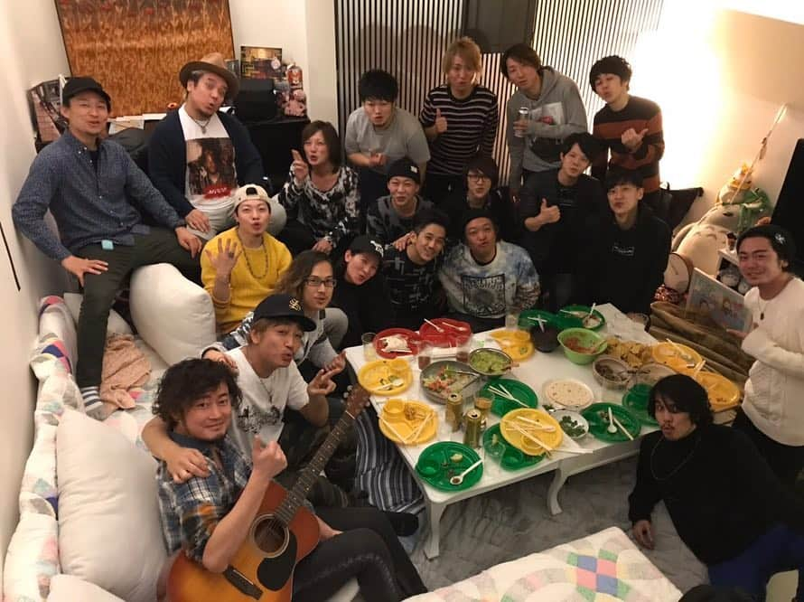 DUTTCHさんのインスタグラム写真 - (DUTTCHInstagram)「ドラマー仲間のFuyu主催の新年会 に初参加🥁  また新たな音楽仲間が出来ました。  ご縁に感謝と誘ってくれた @fuyumusic に感謝。  写真の顔は、 ハイ、ポーズの代わりにと、 俺の掛け声で、 ハイ、Fuyuの口です(笑)🤘 #Fuyu新年会 #ハイFuyu #めっちゃ素めっちゃ作り笑い」1月18日 9時46分 - uzmkduttch