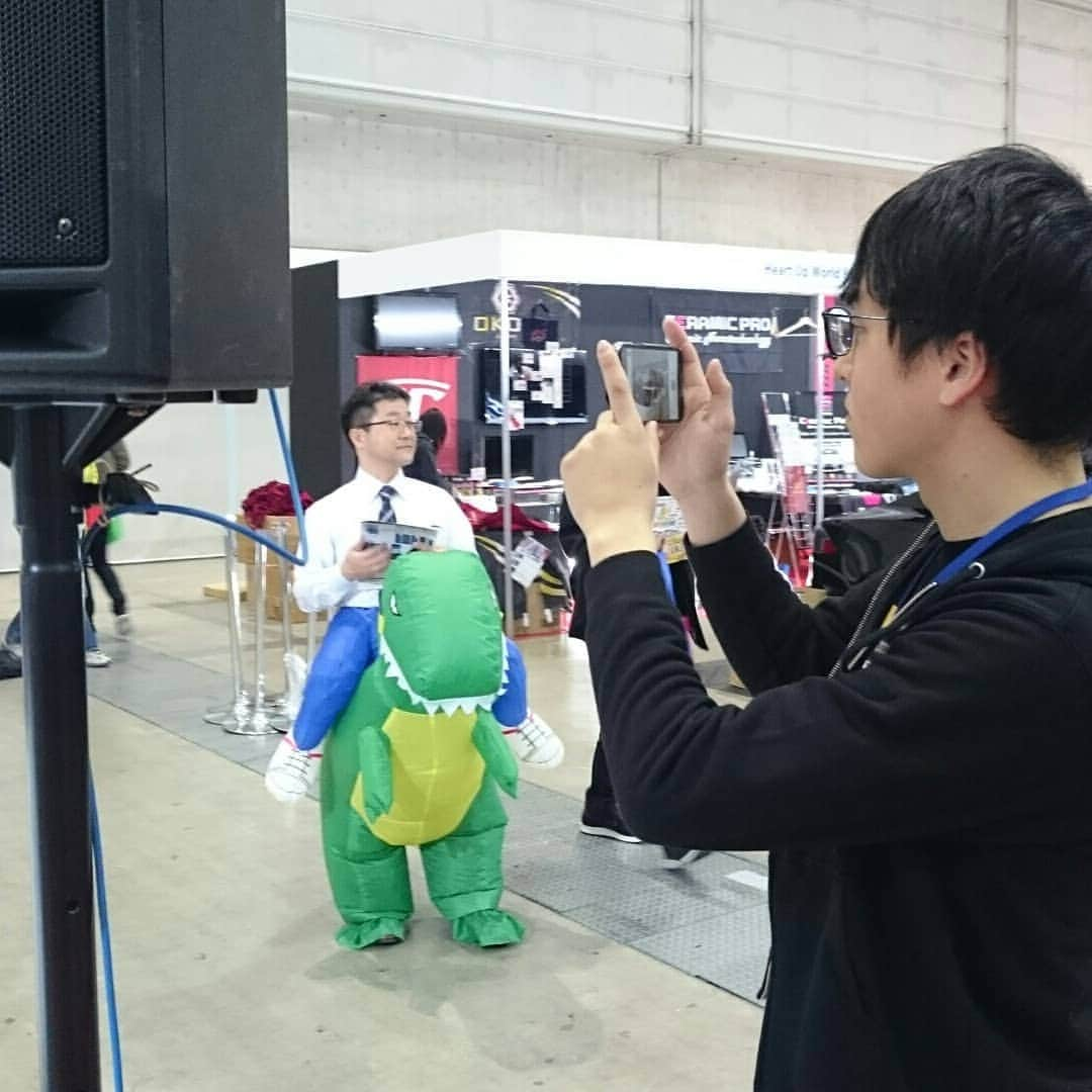 小野さゆりさんのインスタグラム写真 - (小野さゆりInstagram)「東京オートサロン2019ヴェルテックスブースにおこしいただきました皆様ありがとうございました✨  ウィルコムさん、タップスさんと楽しすぎる3日間でした😭😭 終わってしまってさみしいし、 もっとこうしておけばああしておけばと おなじみの一人反省会です  代用機だからつかいこなせてないし、 画質悪いし、バタバタだしで、写真も動画もぜんぜんとれなかったなぁ💦  オフショット集になります✨  いいひとしかいないブース この空間にまぎれこめた私はやっぱり運がいい✨  #オートサロン #東京オートサロン #東京オートサロン2019 #オートサロン2019 #キャンギャル #モデル #コンパニオン #willcom #vertex #上野高広 #D1 #D1GP #プラネットオシリス #オシリス #taps #レクサス #小野さゆり #熊林保奈美 #長谷川真希 #レースクイーン #taps #TAS2019 #TAS #レースクイーン」1月18日 12時15分 - sayuriono0301