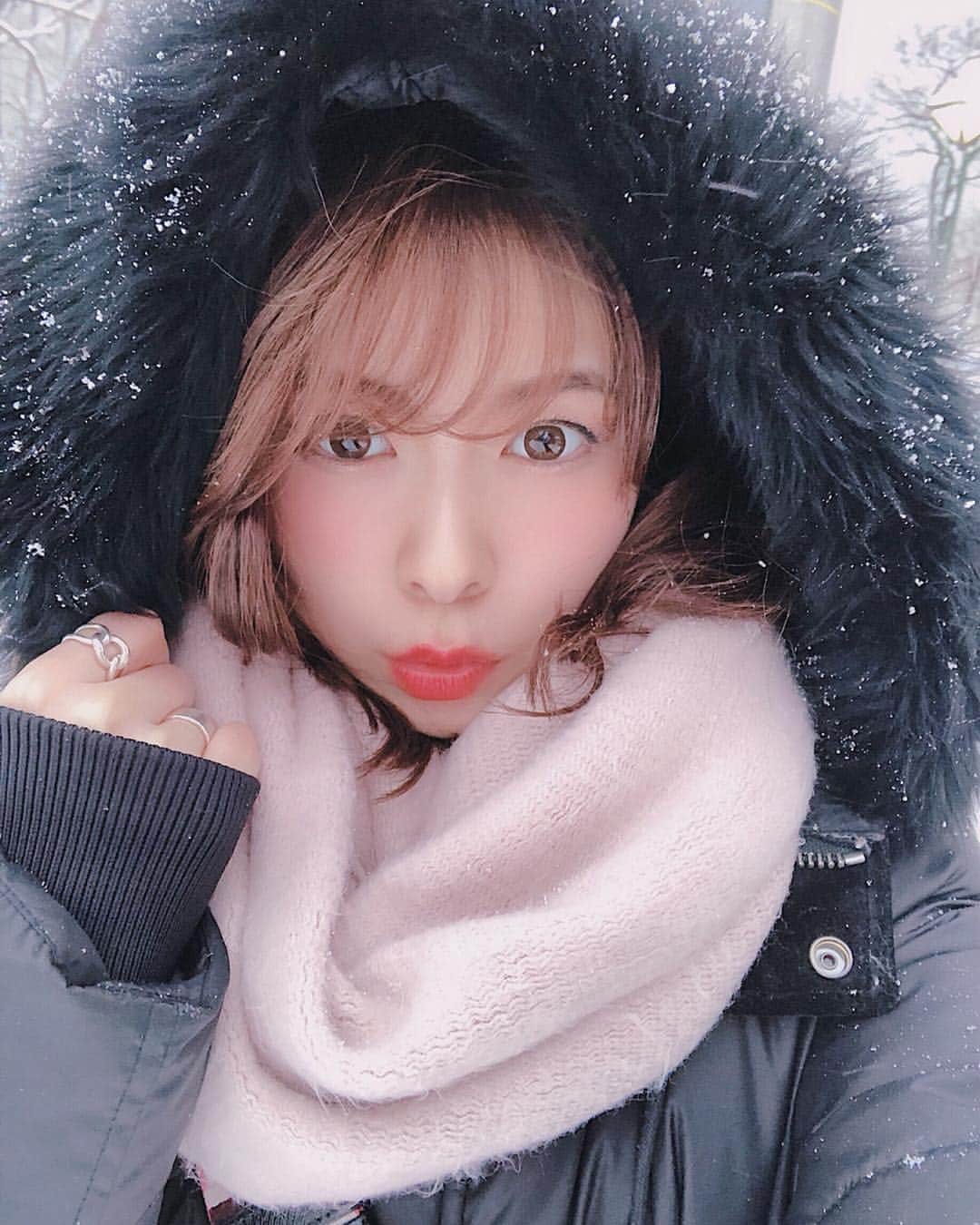 Yuika Matsuさんのインスタグラム写真 - (Yuika MatsuInstagram)「. . . お仕事で 北海道🐄にきてます✈️ ただ今 大寒波の影響で-11℃ . 体験したことのない 寒さです❄️笑 . . 北海道の雪は サラサラしてて 気持ちいいよ~💕 . . 残りのお仕事も 頑張りまっす♪ . . . . . . . . . #trip#旅行#北海道 #北海道旅行  #札幌 #サッポロ #hokkaido #ビジョビ . . #ユイカノレディスタグラム」1月18日 12時41分 - yuika00802
