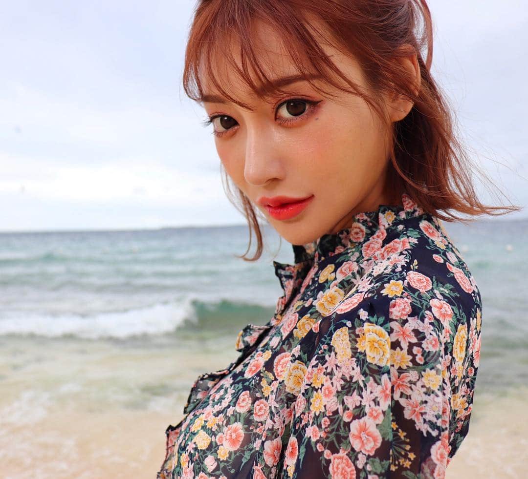 明日花キララのインスタグラム：「. 南国でゲームアプリの撮影！ 明日も早起きがんばる！！！」
