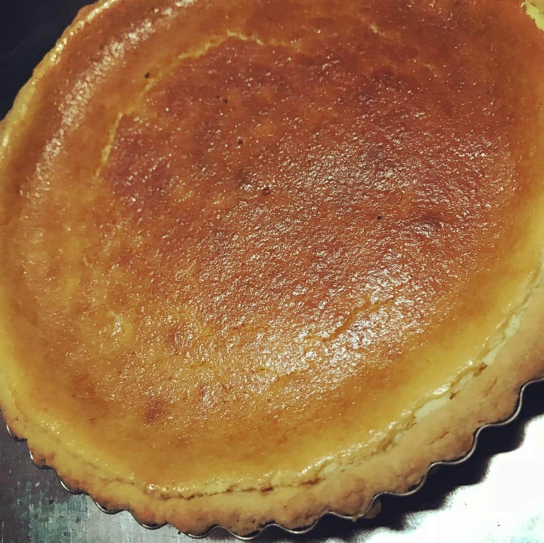 西田さおりさんのインスタグラム写真 - (西田さおりInstagram)「ベイクドチーズケーキタルト🧀🥧 これは上出来なんじゃないか！！ とても時間がかかったもん！！ 明日みんなに配ろう☺️☺️☺️☺️ #ベイクドチーズケーキタルト #厚みこそ足りないものの #私の中では上出来 #一晩冷やして #明日食べよう」1月19日 0時18分 - saori19950108