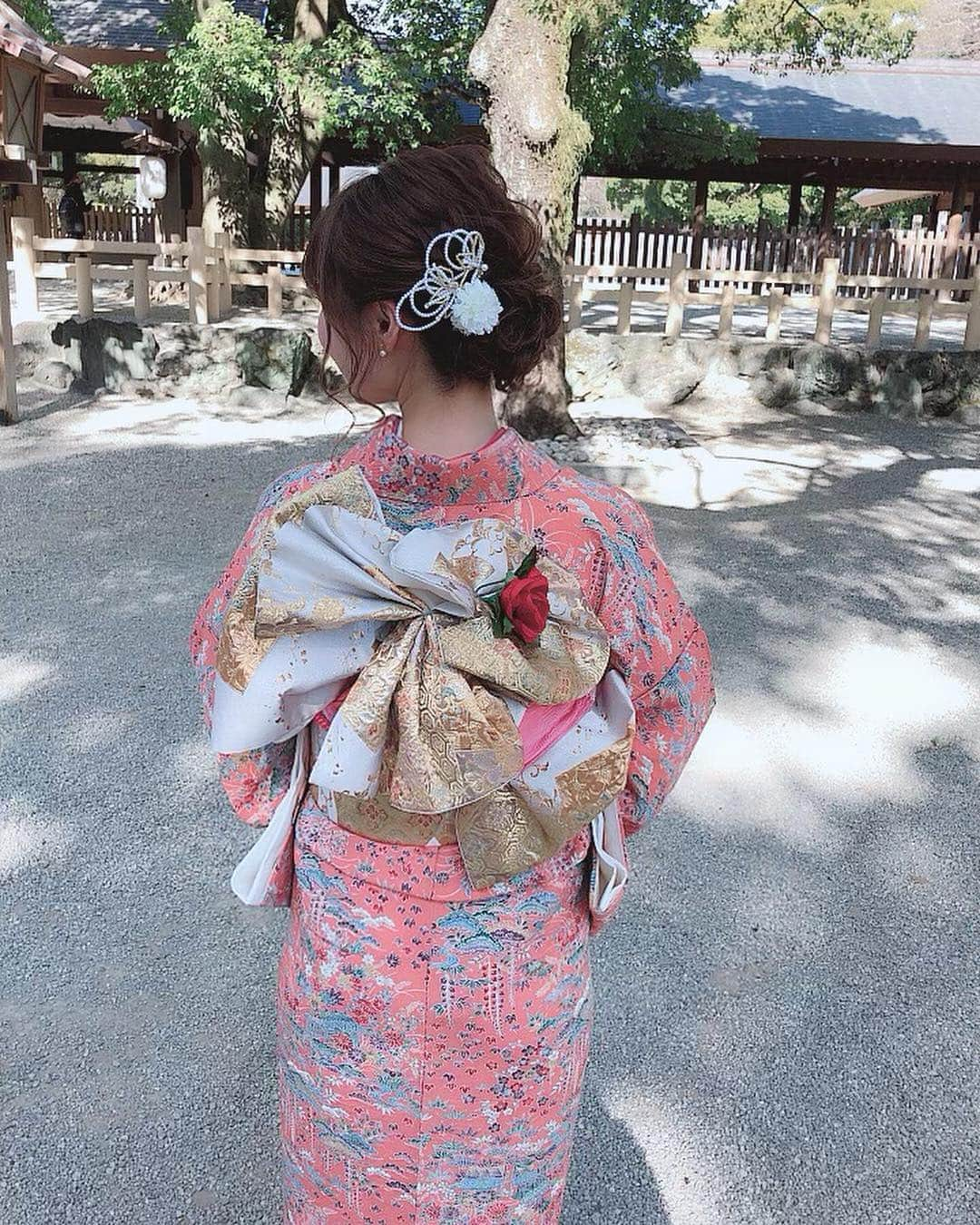 清里千聖さんのインスタグラム写真 - (清里千聖Instagram)「. 今年初お着物でございます👘💕. お着物は母のもので、さわりなのおばあちゃんに 着付けをしてもらいました💎💕. #followme #japan #fashion  #make #愛知 #名古屋 #셀스타그램  #follow4follow #清里千聖 #makeup #beautiful #cute #instagramjapan  #일상 #hairarrange #japanesegirl #instagood #팔로우 #얼스타그램 #패션스타그램 #친스타그램 #먹스타그램 #카페스타그램 #tagsforlikes #picoftheday #和装 #着物 #小紋 #着物ヘア #熱田神宮」1月18日 18時31分 - chiseikiyosato