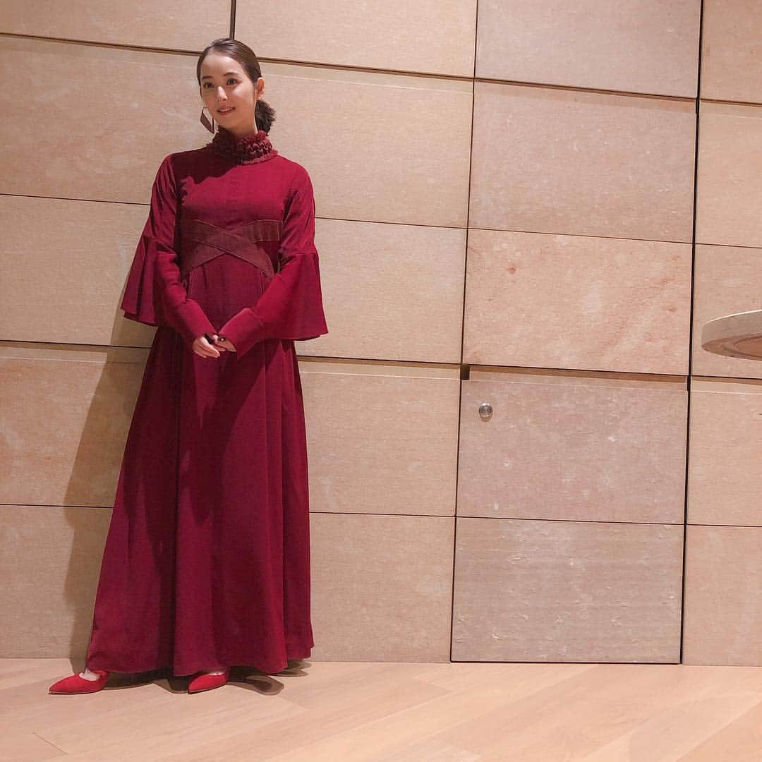 佐々木希さんのインスタグラム写真 - (佐々木希Instagram)「こちらの素敵なドレスは #yuamatsu  あきちゃん、りほちゃん ありがとう💕」1月18日 18時30分 - nozomisasaki_official