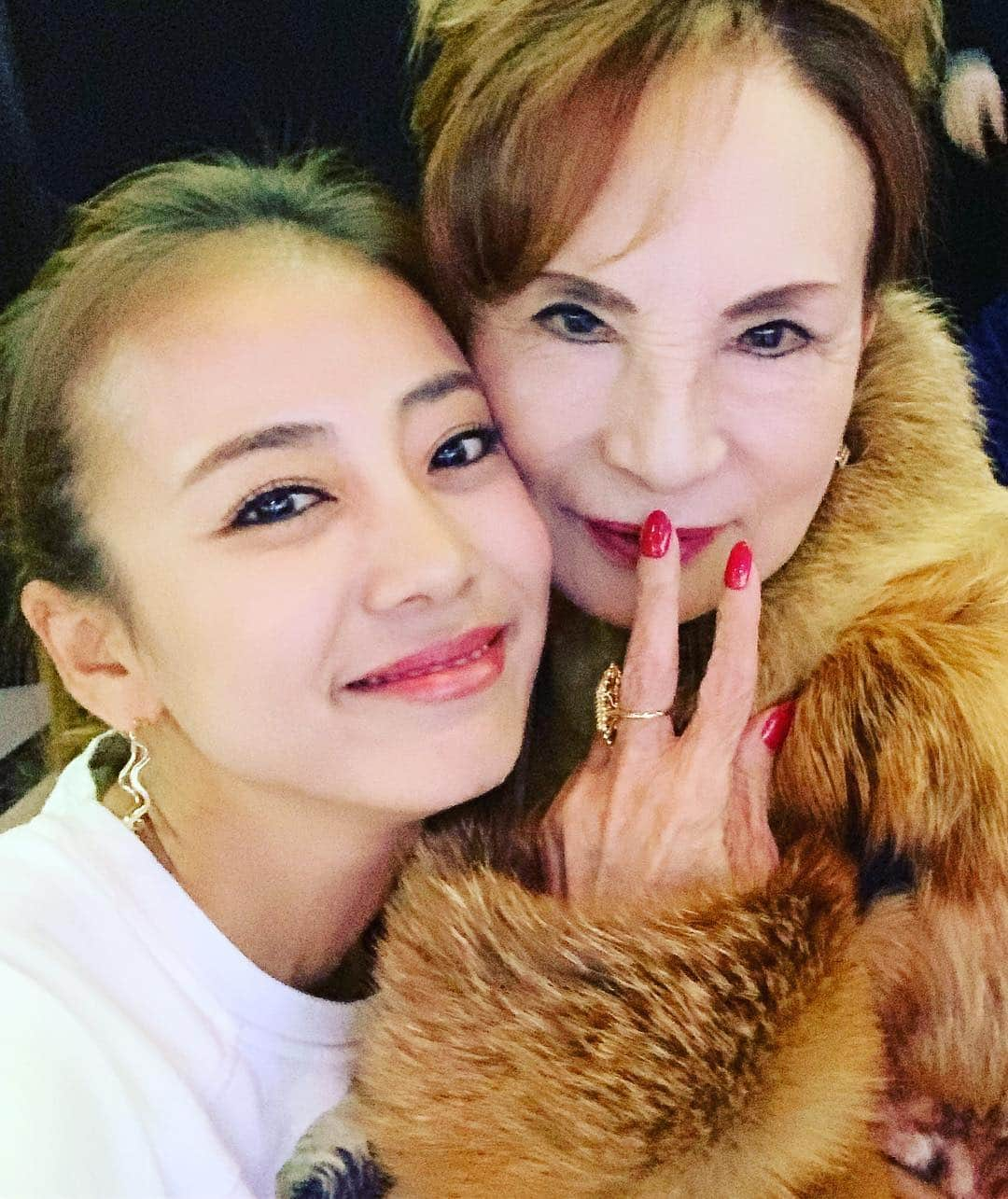 あびる優さんのインスタグラム写真 - (あびる優Instagram)「カルーセル麻紀さん💋💋 そして、いつお会いしてもオシャレでダンディなドンちゃま😊🎉👏 人生の大先輩のお2人とも乾杯🥂出来て幸せな夜でした😋💕🍷 可愛がって下さりありがとうございます😋❣️#friends#love#smile#happy#fun#hug#missinternationalqueenjapan#ミスインターナショナルクイーンジャパン#素敵#人生の先輩#大好き」1月18日 19時03分 - yuabiru74