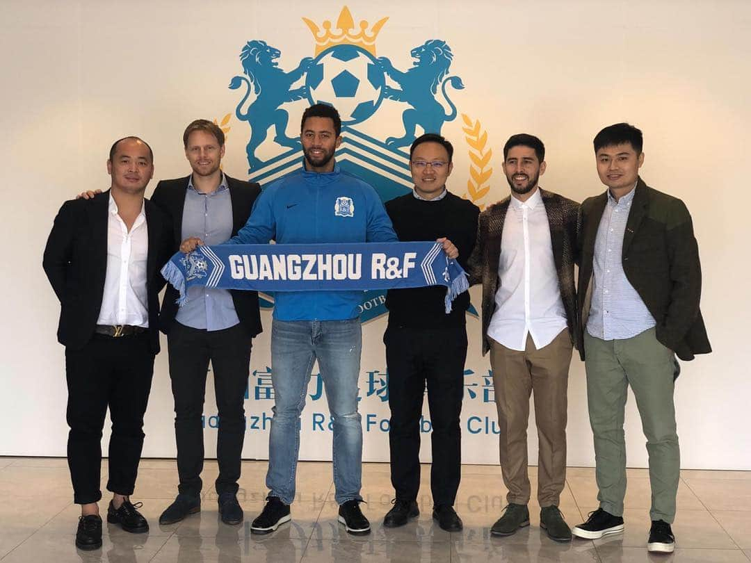 ムサ・デンベレのインスタグラム：「Thank you to everyone who made this deal possible. I’m very excited to start the next challenge at Guangzhou R&F 🙌🏽」