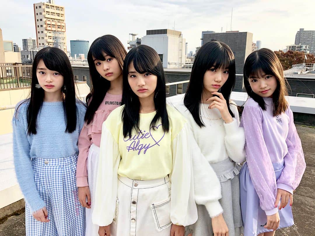 ニコ☆プチのインスタグラム：「. プチモサラサラ選抜💇🏻‍♀️✨ 撮影が早朝でみんな凍えながら頑張りました⛄️💪 #高比良由菜 #藤村木音 #関谷瑠紀 #向田桃椛 #丸山真亜弥」