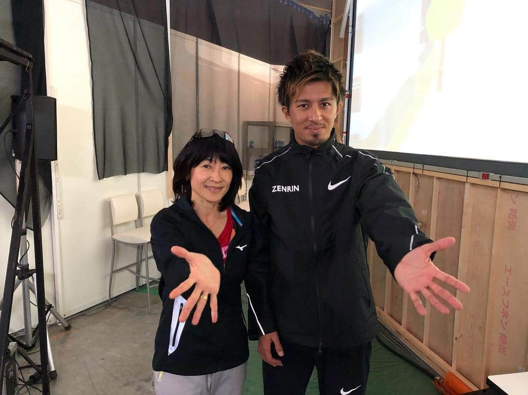 藤光謙司さんのインスタグラム写真 - (藤光謙司Instagram)「‪* マラソンランナーの谷川真理さんとトークイベントでした！‬ ‪東京ドームで開催されている‬ ‪『ふるさと祭り東京』の‬ ‪「全国ご当地マラソン2019」ブースにて‬ ‪ゲストとして出演させていただきました！！‬ ‪普段のラジオとは違って本当に目の前にお客さんがいて‬ ‪実はちょっぴり緊張していた僕でした😝‬ #ふるさと祭り東京 #全国ご当地マラソン #谷川真理さん」1月18日 20時43分 - gold_kenny51