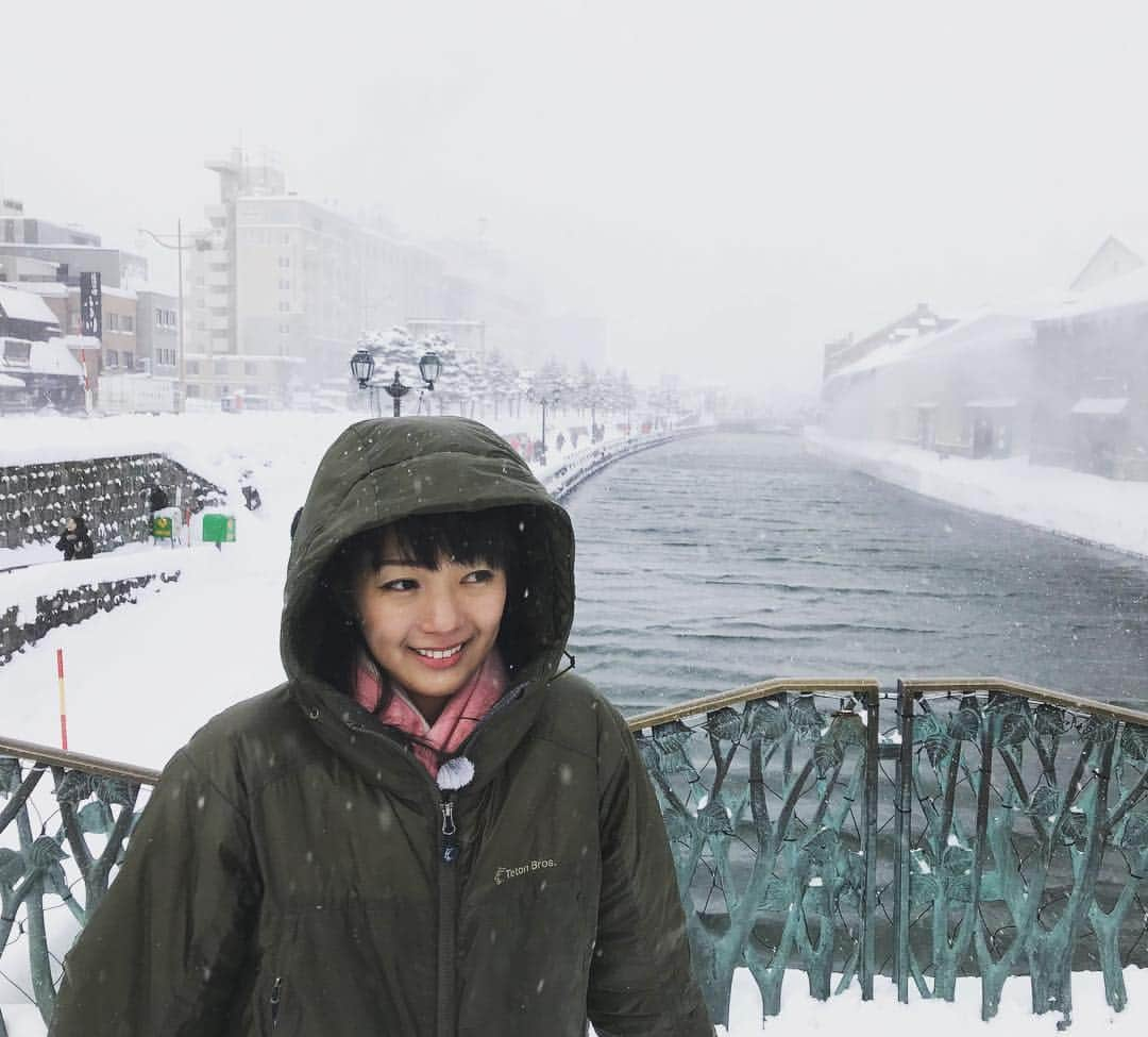 紀真耶さんのインスタグラム写真 - (紀真耶Instagram)「#取材 シリーズ 小樽は吹雪！ 天気が荒れると色々なところに影響が出てしまうんですね。雪道運転する怖さを再認識しました。 安全運転を心がけます！  #北海道#小樽#雪#吹雪#テレビ朝日#スーパーjチャンネル #取材#アナウンサー#紀真耶」1月18日 20時57分 - maya0kino