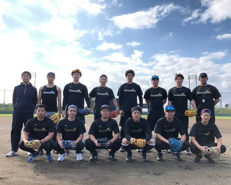 のインスタグラム：「徳之島自主トレお先に終了。 想像してた以上にきつくて、めちゃくちゃ濃い14日間でした。  練習に取り組む姿勢、周りへの気遣い、 野球以外の事などいろんな事が勉強になって、周りの選手を見て改めてまだまだやなってことを痛感した。  2月1日からキャンプも始まるしこの自主トレで学んだことを無駄にせんようにやっていきたいと思います💪  誘ってくれた近藤さん初め、剛さん、 上沢さん、なべ、亮、礼、大基、沼、  そして手伝い等でお世話なった 本田さん、丸山さん、りょうけん、 らいじ、ひぐーち、 皆さんありがとうございました！  2019年は結果だしてまた皆にいい報告が出来るように頑張ります👍  お疲れ様でした☆彡.。」