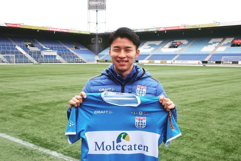 中山雄太のインスタグラム：「I'll work hard for the team and do my best to help the team!  #PEC Zwolle #4」