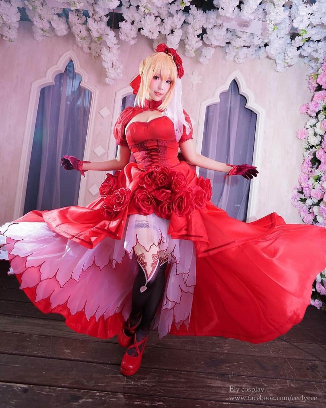 Elyさんのインスタグラム写真 - (ElyInstagram)「Emperor rose dress 🌹 #elycosplay #cosplay #fgo #fatecosplay #nero #neroclaudiuscosplay #fategrandorder #fateextralastencore」1月19日 1時09分 - eeelyeee